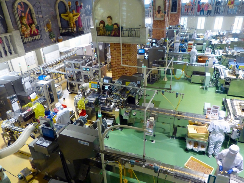 ecommerce-LE MUY-min_japan_sapporo_chocolate_factory_label_packaging_cookie_machine_operators-961509